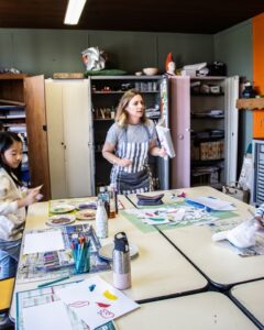 Charlotte Etienne est l'animatrice de l'atelier Arts plastiques - Enfants.